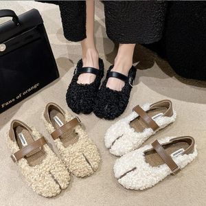 Winter Wol Split Teen Schoenen Mocassin Vrouwen Gesp Riem Pluche Warme Loafers Krullend Bont Katoen Flats Mary Janes Tabi Ninja Schoenen