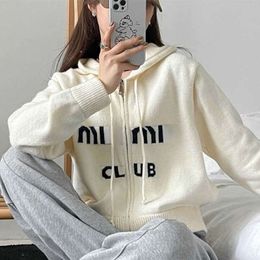 Pullaire en laine d'hiver Femmes Zippe Zipper Veste Miu Designer Sweat à capuche Femmes à capuche Prilleurs LETTRE DE LETTRE DE CARCHEMER