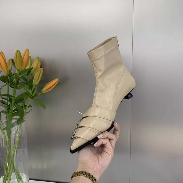 Botas de invierno Tacón fino Mujer desnuda única Otoño/Invierno Estilo británico Punta estrecha Bajo Corto Gato pequeño