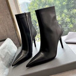 Heks Bootie Zwarte Dames Luxe Designer Enkellaarsjes Echt Leer Zijrits Puntige Tenen Naaldhak Mode Laarzen 110mm Sexy Feestjurk Schoenen Hoge Hakken