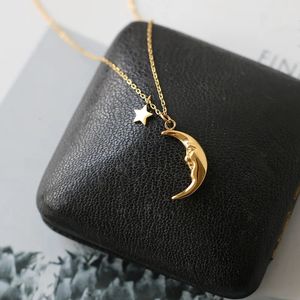 Avec 18 K Gold Moon Star Charms Collier Femmes Designer en acier inoxydable T Show Ranging Robe Rare Gothic Japan 240511