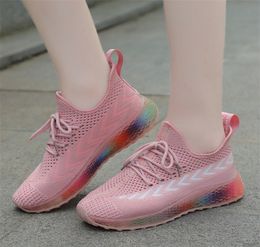 Con caja 2019 Nuevas zapatillas de deporte para mujer s verano transpirables yardas salvajes Zapatos casuales de moda ligeros para mujer al por mayor