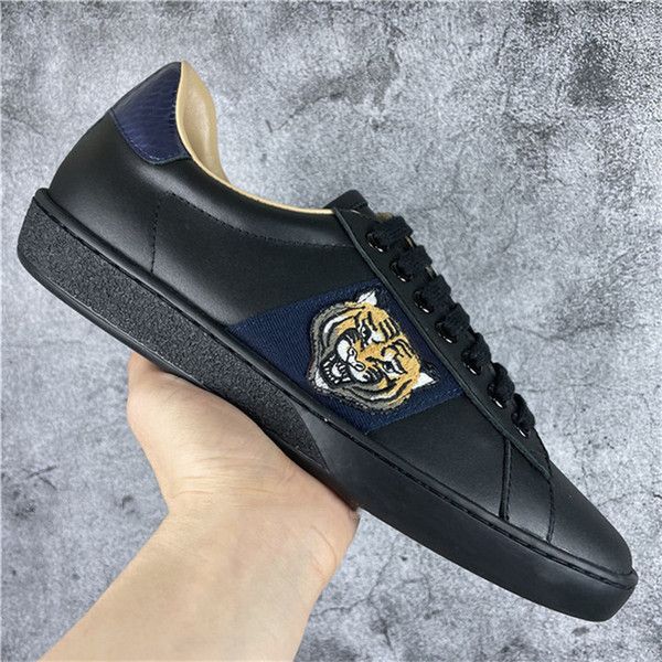 Con caja) 2021 Hombres Mujeres Zapatillas de deporte Zapatos casuales Low Top Ace Bee Stripes Zapato plano Caminar Deportes Entrenadores Bordado Tiger Stars Chaussures Pour Hommes