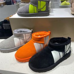 Классические мини-короткие сапоги, австралийские женские зимние сапоги, сохраняющие тепло, мужские и женские плюшевые повседневные замшевые туфли из овчины, каштаново-серые, новейшие модные ботинки с логотипом 2022 года