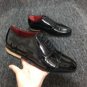 Avec la boîte 2024 Red Bottomlies Chaussures plate-forme de chaussures décontractées baskets de luxe Chaussures semettes pour hommes chaussures en cuir chaussures talons plats talons métal