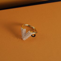Avec BOX Band Rings Le matériau en or 18 carats ne se décolore jamais, la marque de luxe, les reproductions officielles des bagues de bijoux, ajustent la taille