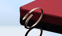 avec Box Bracelet Designer UN Bangle Charm Bracelets Mariage Clou Clout Rivet Pattern Wedding Alloy Identification Chain Taille16 # 19 FDG7400243