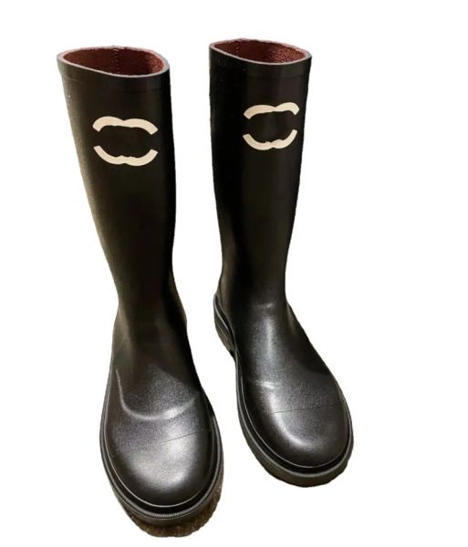 Con Box Brand Designer Square Toe Botas de lluvia para mujeres Talón grueso Suele grueso Booísta Booísta Excelente calidad Mujeres de invierno Boot de goma