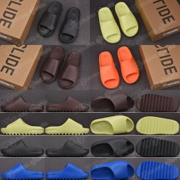 Avec boîte Slides confortables Slide Slipper Foam Rnnr Earth Brown MXT Moon Grey Soot Core Sliders Pantoufles Crème Jaune Femmes Hommes Sandales ML