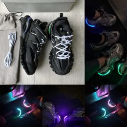 Avec design de boîte 3 3.0 Track de luxe LED 3.0 Chaussures de créateurs LED Tracks Chaussures robes coulant chaussures décontractées Platforms Sneakers hommes Femmes Lace Sports Chaussures Taille 35-45