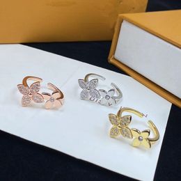 Avec une bague de créateurs de boîtes Anneaux de luxe Femme Lady Fine Flower Flower Ring Diamond Taille gratuite non décolorée bijoux de bijoux femmes anniversaire