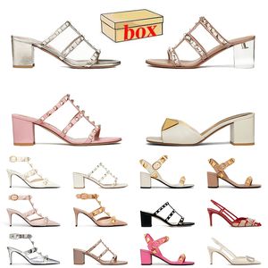 Met doosontwerper sandalen dames platform lederen wiggen hielpompen glijden luxe hoge hakken klinknagel puntige loafers dame sexy slingback zilver roze rode sandale