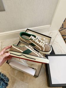 Con Box Designer Sneakers GGity Shoes Luxurys Designer Woman Tennis 1977 Canvas man Zapatos casuales Precio al por mayor Green And Red Web Strip JK