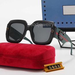 Met doos designer zonnebril zonnebril Persoonlijkheid Unisex Goggle Strandzonnebril Retro Klein Frame luxe zonnebril Mode Surf Reizen Sneeuwsporten