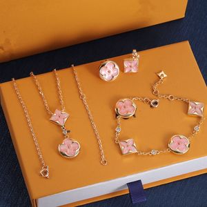 Met doosontwerpers sieraden sets roze maand-van-pearl 18k gouden dames dames oorbellen ketting bedelarmbanden voor meisjes bruiloft verloving sieraden