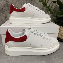 Con diseñadores de caja, entrenador de gran tamaño, zapatillas de deporte de diseñador para hombre, zapatos casuales, alpargatas de terciopelo, zapatos planos de gamuza de cuero blanco y negro para mujer, zapatillas de plataforma con cordones unisex