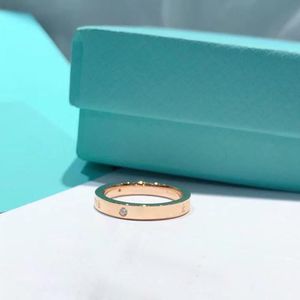 MET DOOS Ontwerpers ring luxe paar sieraden mode heren en dames klassieke drie diamanten ringen 2 stijlen Jubileumcadeau Zilver Goud Veelzijdige stijl Hoge kwaliteit