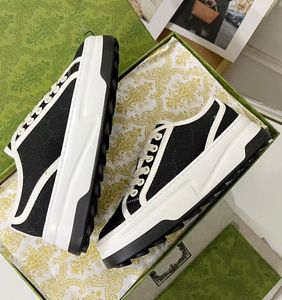 Met doos Beroemd ontwerp Tennisbanen In elkaar grijpende sneakers Schoenen Dames Heren Dikke zool Feest Bruiloft Canvas Leer Paar Sneakers Platform Skateboard Wandelen