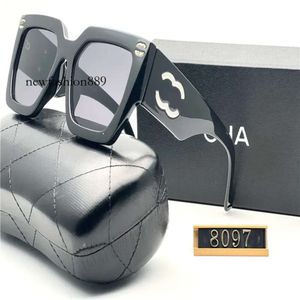 Con caja Gafas de sol de diseñador de moda para 2023 Mujeres Hombres Modelo de moda Gafas Especial UV 400 Letras de protección Pierna grande Marco de doble haz al aire libre