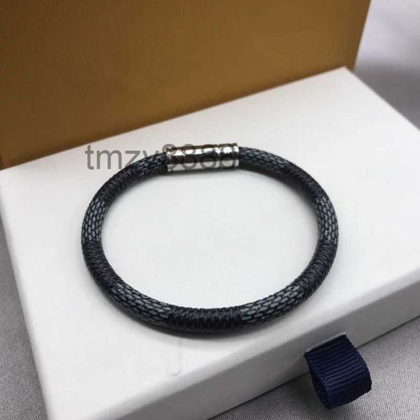 Avec boîte Créateur de mode Femmes Bracelets Hommes Gris Charme Délicat Invisible Bijoux De Luxe Nouvelle Boucle Magnétique Bracelet En Cuir Doré 17/19 cm Option KDT1