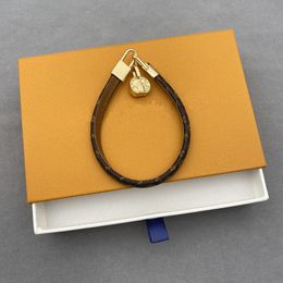 Avec Box 20cm Aimant de mode Sac Bracelets en cuir Unisexe Letter Lover Charm Bracelet Classic Designer Bijoux Gift
