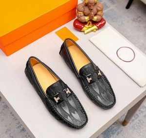 Met doos G Loafers Mens Dress Shoes Pointed Toe Black suede lederen klinknagels Glitter Loafer Men Fashion Designer Luxe sneakers schoen 38-45