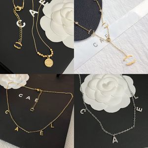 Con caja Marca de lujo Diseñador de joyería Collar colgante para mujer Cadena larga Collar chapado en oro de 18 quilates Impermeable Sin decoloración Negro constante