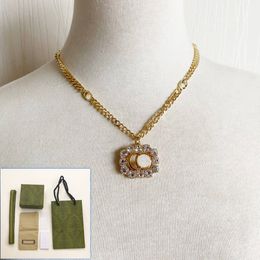 Avec boîte de luxe Copper Classic Diamond Charm pendentif Collier mignon bijoux de femmes mignons Nouveaux bijoux d'anniversaire romantique