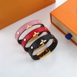 Mit BOX Luxus Designer Charm Armbänder 19CM Leder Armband Modeschmuck Für Männer Frauen Elegante Armreif Nie Verblassen