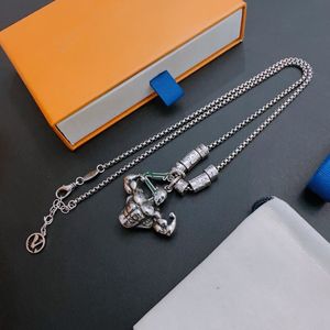 Mit Box Luxurys Sale Anhänger Halsketten Mode für Mann Frau umgekehrtes Dreieck Buchstabe Designer Markenschmuck Herren Damen trendige Persönlichkeit Schlüsselbeinkette