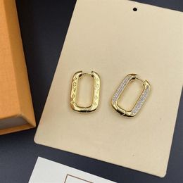 Met doos nieuwe modehoep Stud -oorbellen dames grote cirkel eenvoudige oorbel voor vrouw meisjeskwaliteit studs bloemenletter ontwerp juwelier juwelen