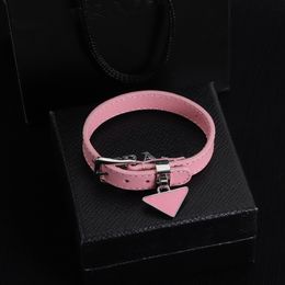 Nouveau style titane acier chaîne bracelet bracelet bracelets de charme avec des bracelets en cuir haut femmes designer de luxe cadeau lettre P bijoux non décolorés