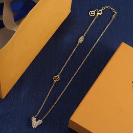 Met doos hanger kettingen designer brief v chokers luxe vrouwen mode sieraden 18k gouden parel ketting sieraden