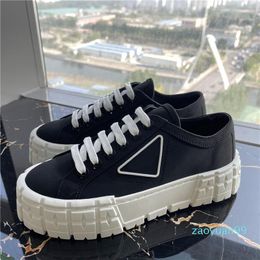 Avec boîte Prad Designer Baskets Double Roue Casual Chaussures Nylon Gabardine Chaussure Plate-forme Baskets Sequin Solide Toile Sneaker Vw