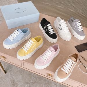 Con Box Prad Designer Sneakers Mujer Mocasines Gabardina Nylon Zapatos casuales Brand Wheel Trainers Luxury Canvas Sneaker Plataforma de moda So gc