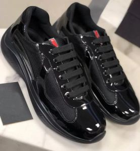 Avec boîte Prad Perforation Design Americas Cup Hommes Baskets Chaussures Légères Semelle En Caoutchouc Flexible Baskets En Cuir Verni Tissu Technique Exce RV