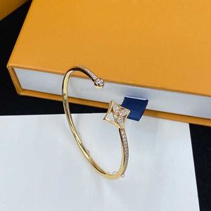 met doos kwaliteit designer armbanden diamant roestvrij staal gouden bloem armband mode-sieraden vrouwen maand vriendinnen merk armbanden
