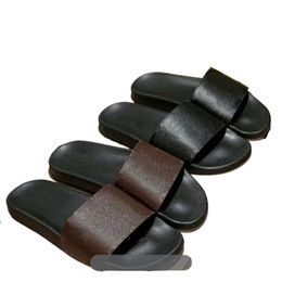 Sandales Slippers Slides Casual Shoe Flat Slide Designer Men Femmes Fipper Flip Flop Brand Lightweight House Black Sandales