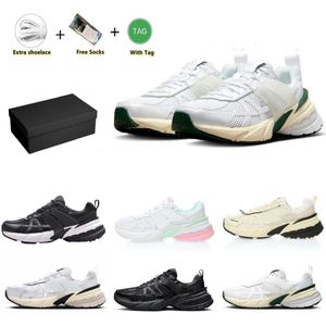 Avec Box V2K Runtekk Sneakers Running Shoes Platform V2K Run Summit White Metallic Silver Triple Black Green Graphite Gray Men Femmes Low Trainers Sports Chaussure 36-45