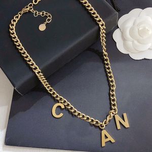 Avec boîte en gros cristal lettre Designer pendentifs colliers marque bijoux collier chaîne hommes femmes 18 carats en acier inoxydable ras du cou pendentif bijoux de mariage cadeaux