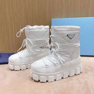 Met doos Women Letter P Moonlits Boot Snow Boot Nylon Martin Plaque Ankle Ski Slip Round Luxe Designer Lace Up Shoes