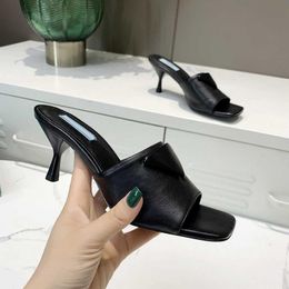 Avec boîte femmes sandale concepteur diapositives en cuir brossé pompes été 2021 sérigraphié talons hauts plat tongs chaussures classiques
