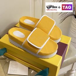 Con caja Par de moda para mujer Sandalias Esponja de algodón Cinta mágica Plataforma en relieve Sandalia Diseñador de lujo Zapatillas Hombres Mocasines al aire libre Tamaño 34-45