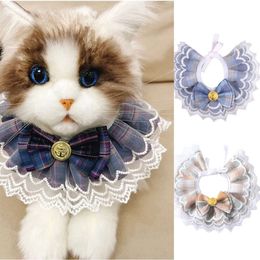 avec des costumes Cat Signe en or collier mignon et Bowtie Pet Lace Bib Salive Collier Collier Decoration Colliers Bandana pour chats Small Dogs S Bana S