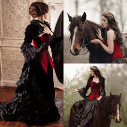 Met gotische jurken en vintage zwart rode jas 2021 Lange Juliet mouwen kanten corset terug sweep trein trouwjurk vestidos