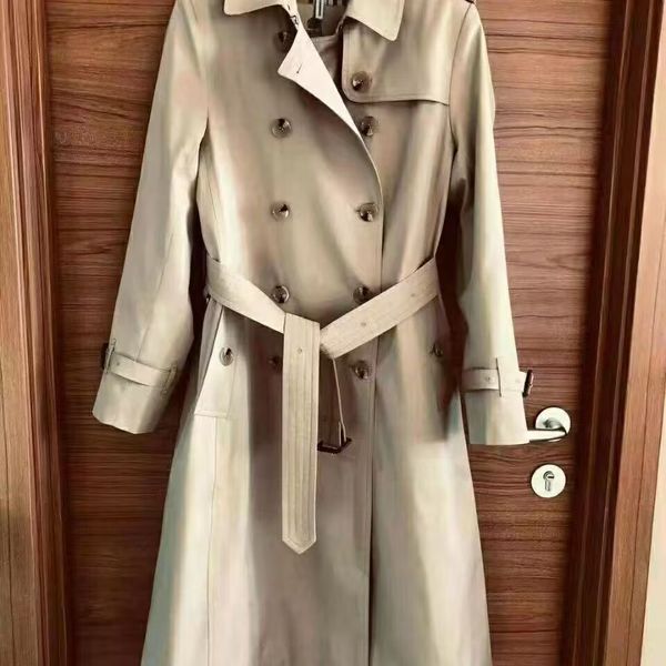 Avec un trench-coat de style britannique de style britannique pour les femmes nouvelles manteaux de femmes printemps et automne bouton double sur manteau long plus taille s-4xl