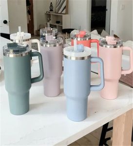 Caractéristique rose tasses 40oz Tasse gobelet avec poignée bouteilles d'eau isolées de couvercle de couvercle en acier inoxydable tasse Termos