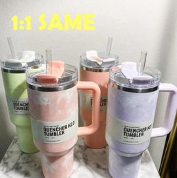 Avec logo US Stock Quencher 40oz Timbe Tie Tye Dye Blue Blue Rose Léopard Poignée couvercle Paille de bière Botteau d'eau Bouteille d'eau en poudre Extérieur Camping E0416