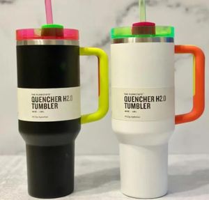 US Stock 40oz Neon Pink Quencher Tumblers Winter Pink Cosmo Parada Flamingo Holiday Red Gift Cups Siliconen Handgreep Lid Stro 2e generatie Auto mokken GG0422