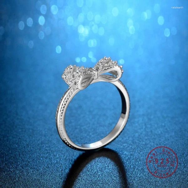 Con piedras laterales 2023 Sparkling 1.2ct Zirconia Crystal Bowknot Diseño 925 Anillos de boda de plata esterlina para mujeres Compromiso de moda